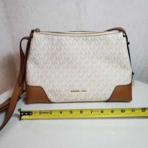 Michael Kors Crossbody!!